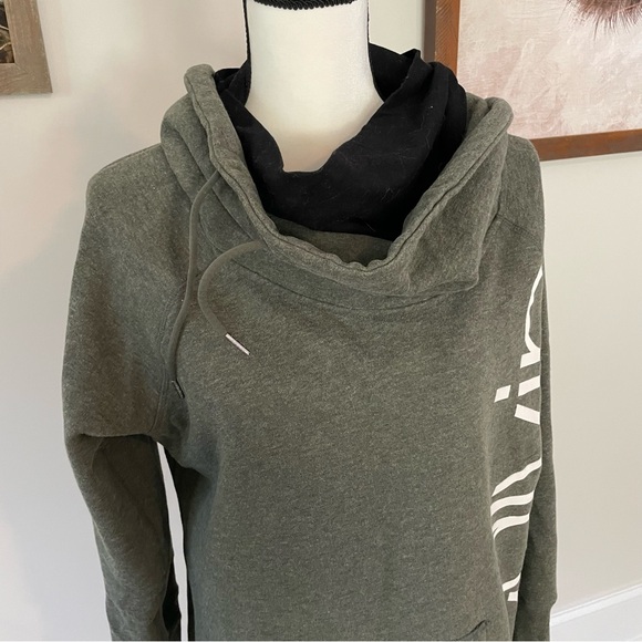 Calvin Klein Green Hoodie - Picture 3 of 7